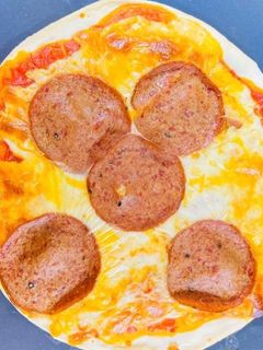 عکسی از دستور پیتزا پپرونی