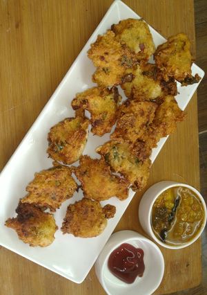A picture of Semolina Vada / Sooji Vada.