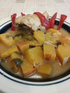 Una foto de Calabaza con pollo en crema de apio