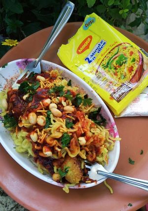 मैगी आलू टिक्की चाट (Maggi aloo tikki chaat recipe in hindi) रेसिपी मुख्य फोटो