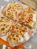 Focaccia con mortadela y burrata