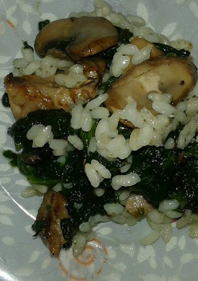 Una foto de Arroz con espinacas lomo y champiñón