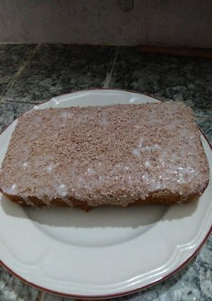 Una foto de Torta de zanahoria con glacé y chocolate