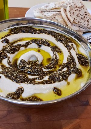 A picture of Hummus.
