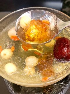 Hình của món Chè dưỡng nhan nhựa đào - tuyết yến.