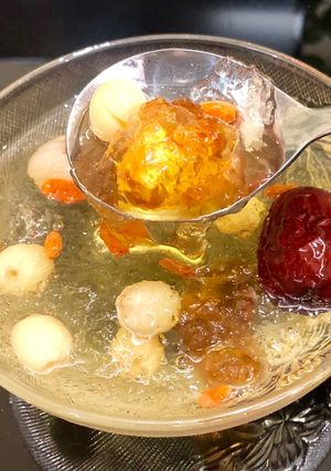 Hình của món Chè dưỡng nhan nhựa đào - tuyết yến.