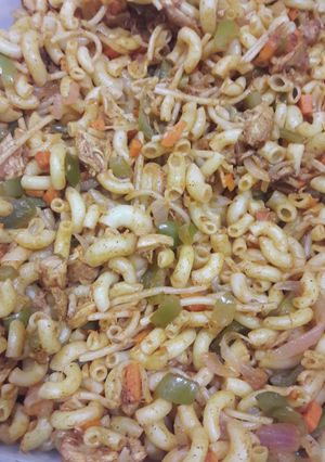 A picture of Veggie chicken maccronni.