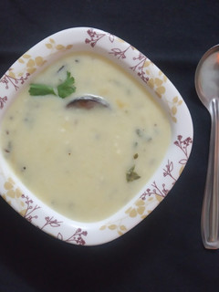 ખાટી મીઠી કઢી (Khati Mithi Kadhi Recipe In Gujarati) રેસીપી મુખ્ય ફોટો