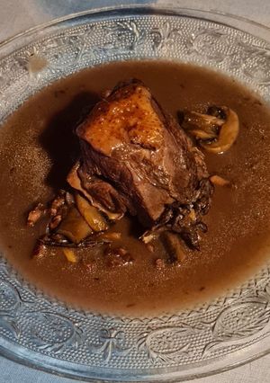 A picture of Coq au vin.
