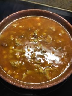 Una foto de Garbanzos con callos (el arte de juntar dos botes)