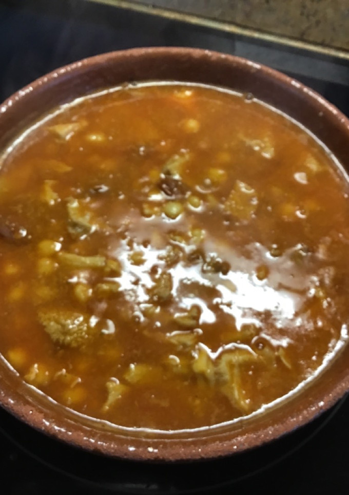 Una foto de Garbanzos con callos (el arte de juntar dos botes)