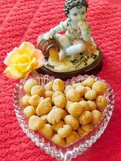 உப்பு சீடை(uppu seedai recipe in tamil) செய்முறை முக்கிய புகைப்படம்
