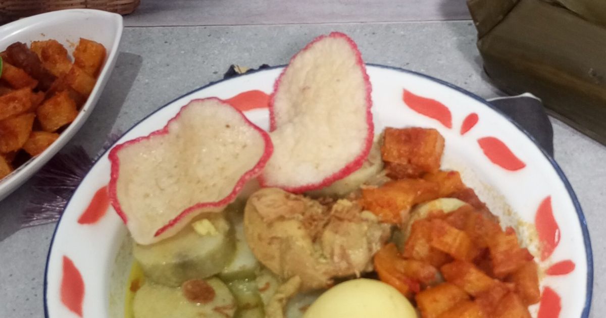 Lontong Opor Ayam Telur