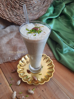 عکسی از دستور میلک شیک پسته