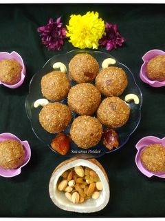 खजूर ड्रायफ्रूट लाडूू (khajur dry fruits ladoo recipe in marathi) रेसिपी चे मुख्य फोटो 