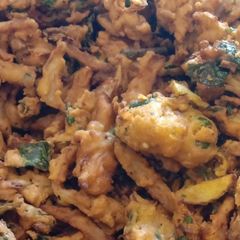 A picture of Mix pakoda.