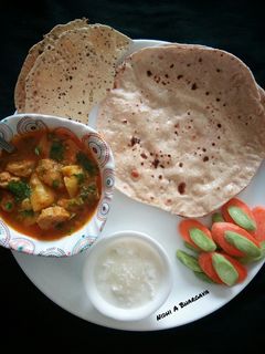 सोयाबीन बड़ी की सब्जी (Soyabean badi ki sabzi recipe in hindi) रेसिपी मुख्य फोटो