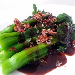 A picture of Chinese Brocoli In Oyster Sauce Top Shallot.
