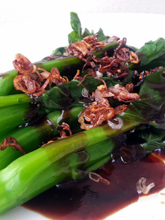 A picture of Chinese Brocoli In Oyster Sauce Top Shallot.