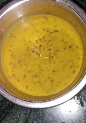A picture of Dal fry.