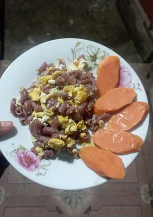 Hình của món Nui lứt xào trứng.