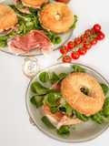 Bagel tartinade tomates séchées - ricotta / jambon de parme