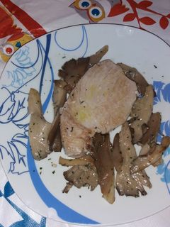 Una foto de Lomo de atún con setas