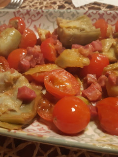 Una foto de Salteado de alcachofas y cherries