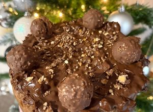 Foto principal de Tarta de queso Ferrero con crocanti de almendras caseras en freidora de Aire
