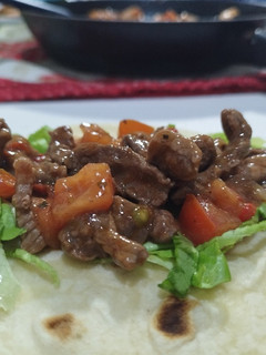 Una foto de 🌮Tacos de carne entera y pollo🌯