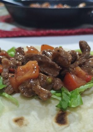 Una foto de 🌮Tacos de carne entera y pollo🌯