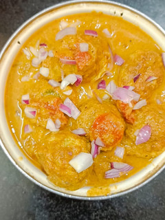 முட்டை பணியார குழம்பு(muttai paniyara kulambu recipe in tamil) செய்முறை முக்கிய புகைப்படம்