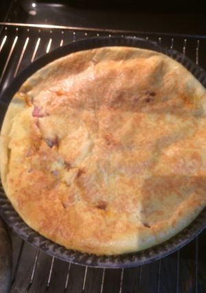 Une photo de Quiche mexicaine accompagnée de jambon et chorizo