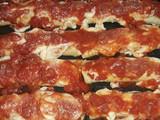 Canelones con salsa roja y salsa blanca
