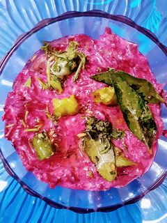 बीटाची कोशिंबीर (beetachi koshimbir recipe in marathi) रेसिपी चे मुख्य फोटो