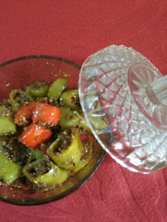 A picture of 2minutes green &red chilli pickle.