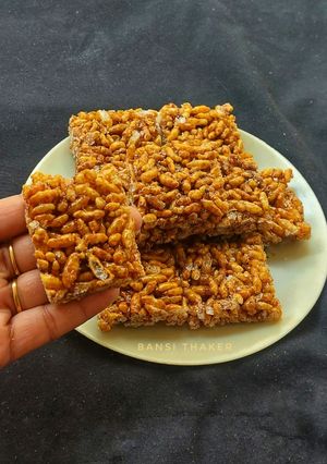 મમરા ની ચીક્કી (Mamara Chikki Recipe In Gujarati) રેસીપી મુખ્ય ફોટો