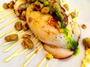 Una foto di calamari alla griglia