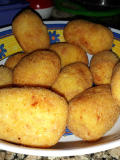 Una foto de Croquetas De Jamón y Queso