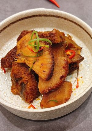 Hình của món Nấm Hầu Thủ Kho Sa Tế.
