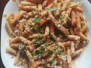 Una foto de pasta requesón