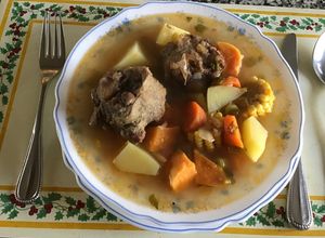 Una foto de Sopa caraqueña de rabo de res