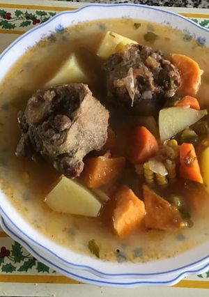 Una foto de Sopa caraqueña de rabo de res