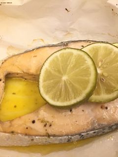紙包檸檬奶油烤鮭魚 的食譜成品照片