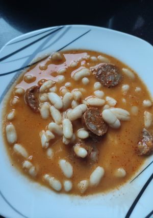 Foto principal de Alubias blancas con chorizo en Mambo