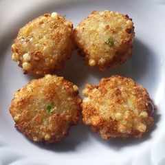 A picture of Sabudana vada.