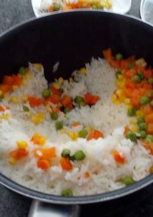 Una foto de Arroz blanco con verduras