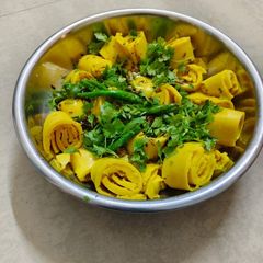 A picture of Khandvi.