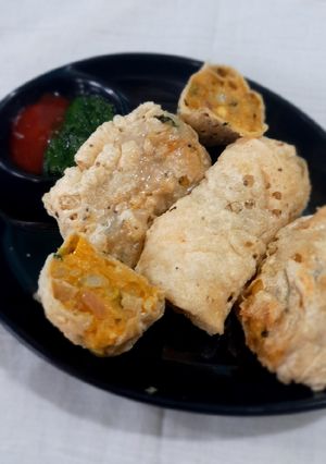 પાપડ રોલ (Papad Roll Recipe In Gujarati ) રેસીપી મુખ્ય ફોટો