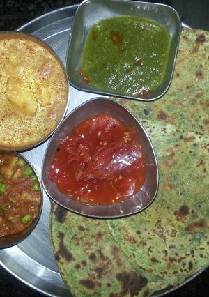 A picture of Palak paratha.